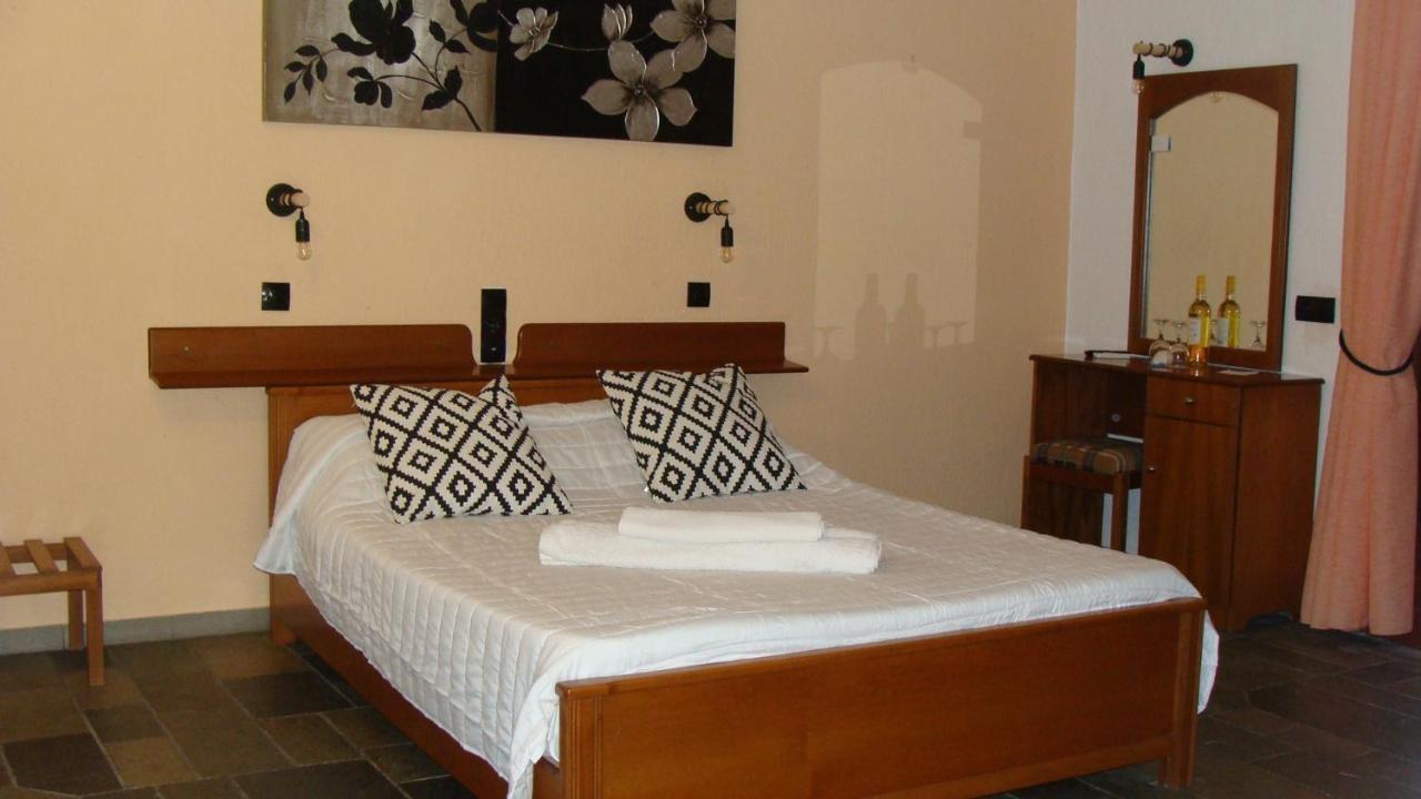 Captain George'S Apartments Patitiri  Bagian luar foto